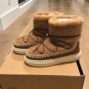 🆕 MOU 🧿 NWT WOB Cognac Eskimo Scoubidoo,  - Sz 37